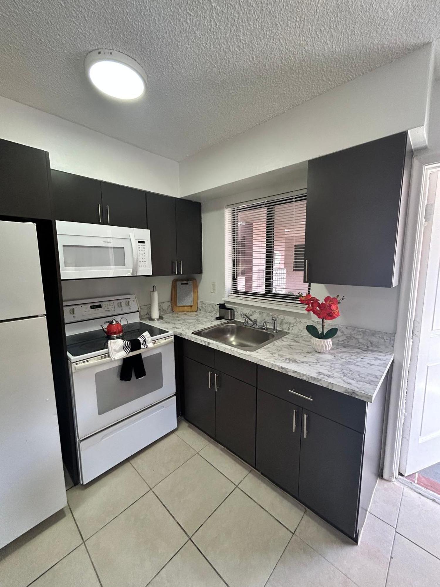 Apartment In Hollywood Close To Shops & Beach 110 외부 사진